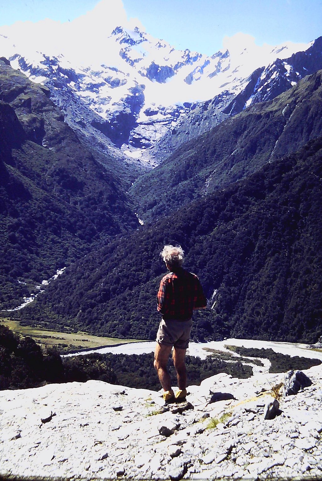 click on the photo to download the original image

15 Chas Shaw