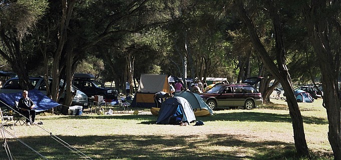 -Morison Bush Campsite 1
2006-03-12&nbsp;
Original size:&nbsp;1,536 x 722; 242 kB
Filename:&nbsp;'2006-03-12-MorisonBushCampsite1'
