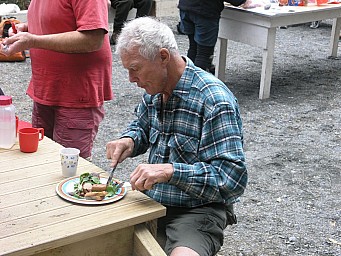 1341 Barbecue Lunch on the deck- Ian Baine.jpg: 1024x768, 170k (2014 Jul 21 06:35)