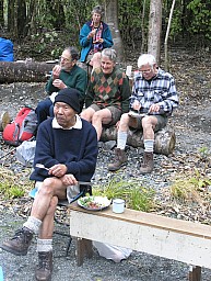 1342 Lunch- Tong Young. John McIvor. Jenny Lewis. Diane Head. John Gates.jpg: 1024x1360, 360k (2014 Jul 21 06:35)