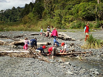 Dam building.jpg: 1024x768, 203k (2014 Jul 21 06:38)