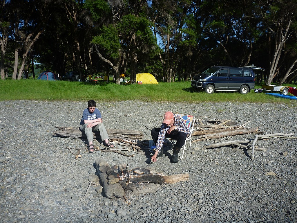 click on the photo to download the original image

2011-11-27 07.49.15 P1020988 Simon Morison Bush campfire