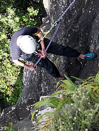 Ruben abseils.jpg: 775x1024, 388k (2014 Jul 21 06:48)