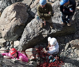 Stu watches his proteges during their first day on real rock.jpg: 1024x870, 509k (2014 Jul 21 06:48)