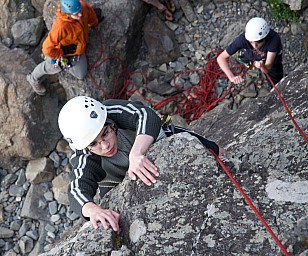 Walter climbs Ruben belays Alison checks.jpg: 1024x852, 349k (2014 Jul 21 06:48)