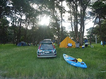 Tents
Photo:&nbsp;Simon
2013-12-07&nbsp;19.24.40&nbsp;Photo:&nbsp;'2013 Dec 07 19:24'
Original size:&nbsp;4,000 x 3,000; 6,850 kB
Filename:&nbsp;'2013-12-07 19.24.40 P1050465 Simon - tents'