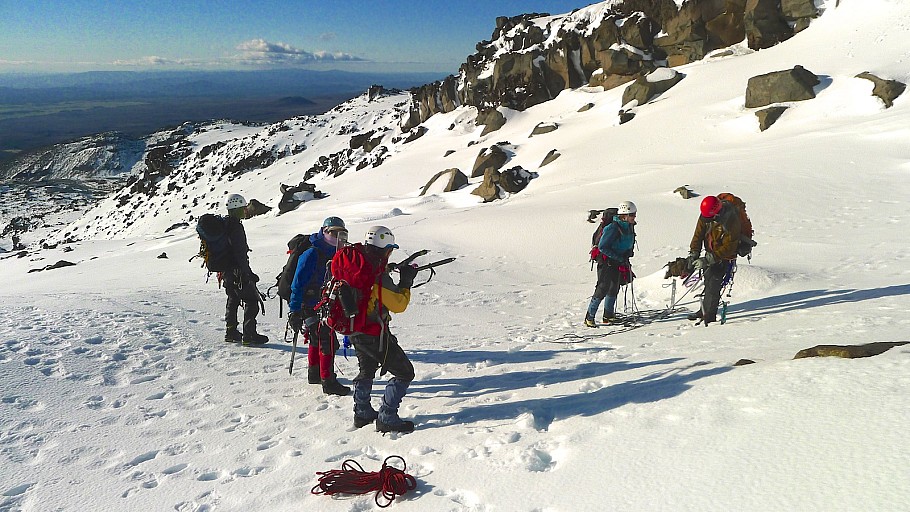 Nikki commenting on Peter's rope management?