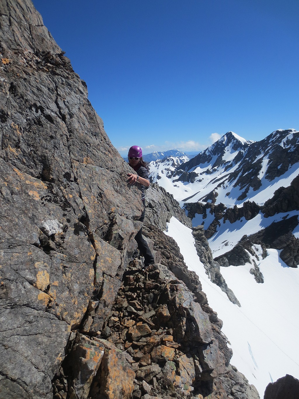 click on the photo to download the original image

9 Cristina squeezes through