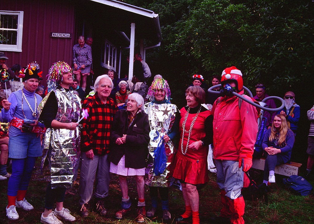 click on the photo to download the original image

HIS TTC Silva de Simas Midwinter solstice Waerenga 1999