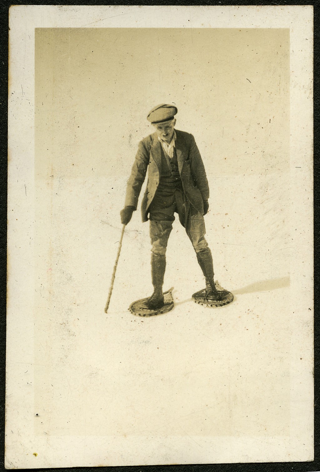 click on the photo to download the original image

19qq ttc630 On snowshoes