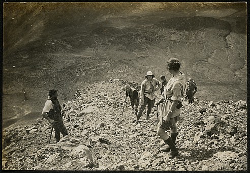 click on the photo and click again on the photo to download the original image

19qq ttc622 Climbing Ngāuruhoe