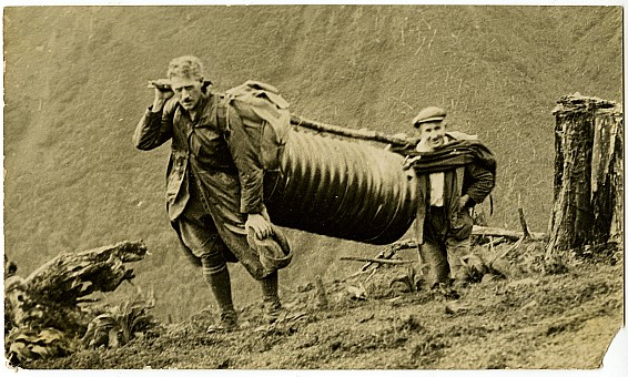 click on the photo and click again on the photo to download the original image

19qq ttc756 Carrying a water tank