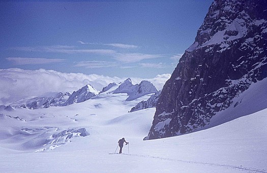 click on the photo and click again on the photo to download the original image

1976 5. TTC skier Fox Glacier neve Photo Ian Baine