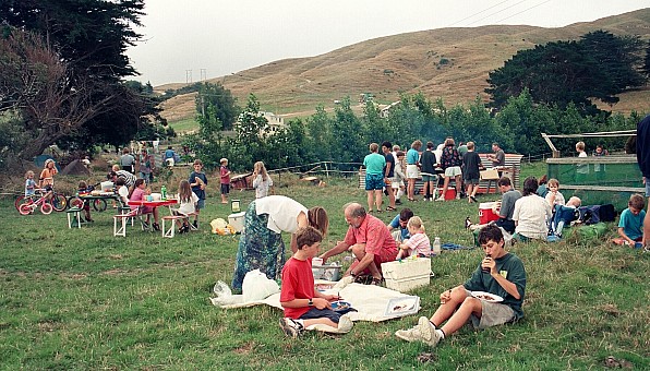 click on the photo and click again on the photo to download the original image

1998-02 Asado Wilf's place 61010003