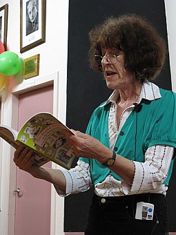 click on the photo and click again on the photo to download the original image

2011-12-13 Julia Millen speaking about her book Photo Alan Knowles AJK_1227