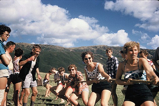 click on the photo and click again on the photo to download the original image

Foden Tug of war