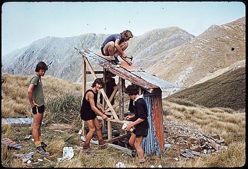 click on the photo and click again on the photo to download the original image

ttc106 Dunny building