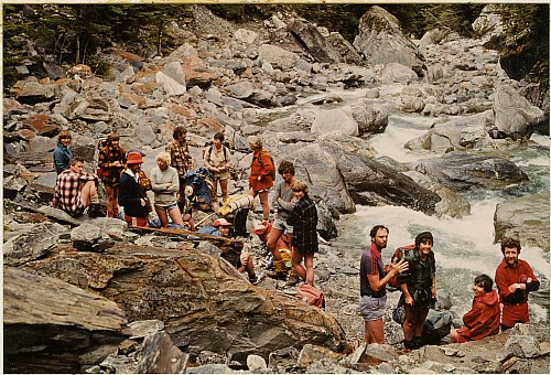 click on the photo and click again on the photo to download the original image

ttc248 Riverside rest stop