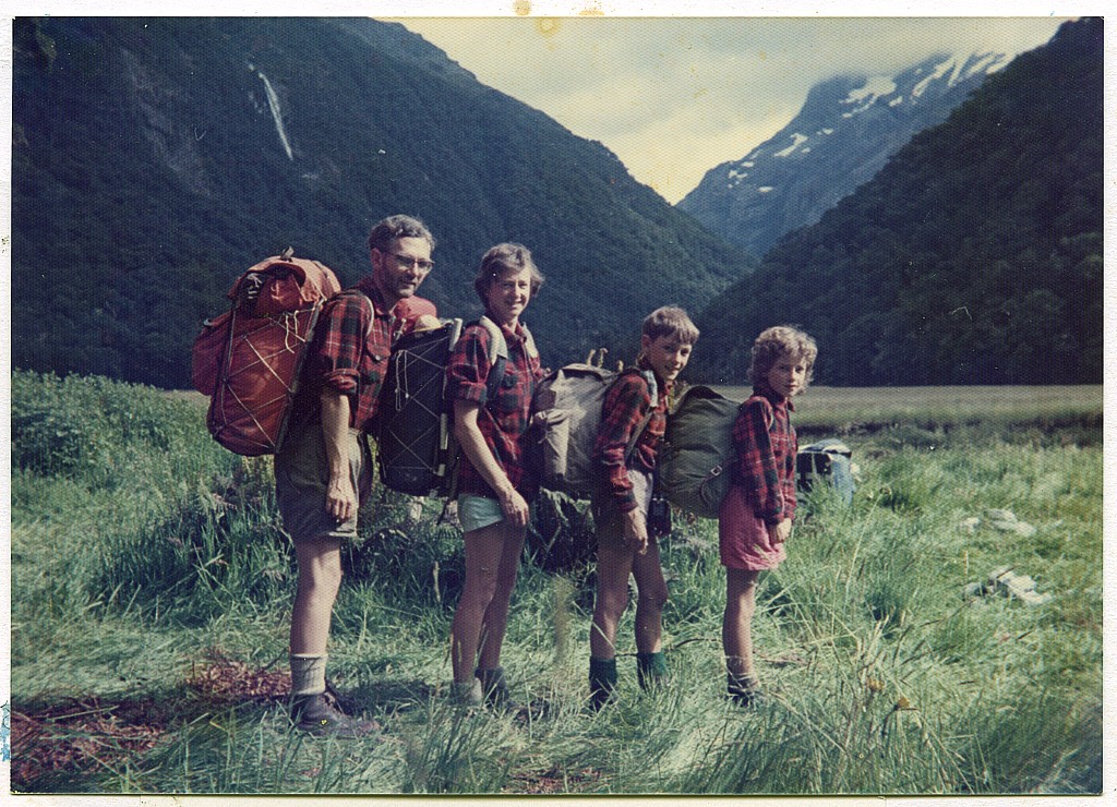 click on the photo to download the original image

ttc698 Family group