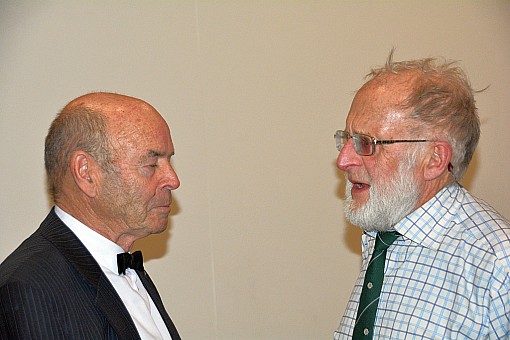 click on the photo and click again on the photo to download the original image

2019-07-06 21.01.29 DSC_2736