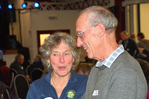 click on the photo and click again on the photo to download the original image

2019-07-06 21.39.06 DSC_2766