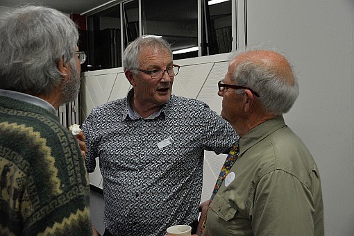 click on the photo and click again on the photo to download the original image

2019-07-06 21.39.29 DSC_2767