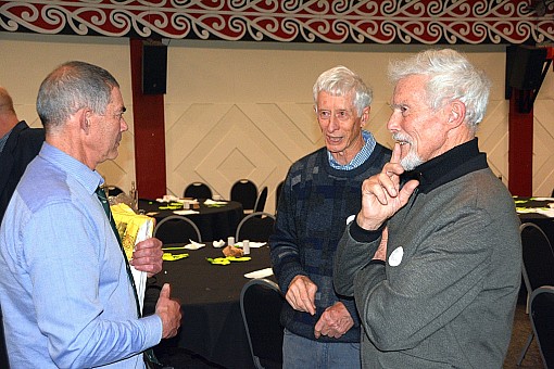 click on the photo and click again on the photo to download the original image

2019-07-06 23.04.34 DSC_2801