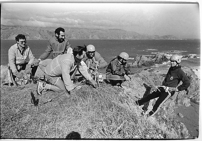 Wellington Face Rescue Team  1986
Photo:&nbsp;Alan Knowles
Original size:&nbsp;2,362 x 1,650; 2,420 kB
Filename:&nbsp;'HIS Tararua TC 020 Wellington Face Rescue Team 1986 Alan Knowles'