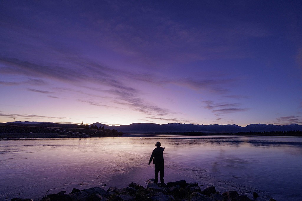 click on the photo to download the original image

BBW Tararua TC 100 Last light Lake Ruataniwha Jim Gibbons
