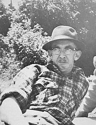 click to see gallery

David Mc Donald  1913-1979
Photo:&nbsp;'2015 Nov 02 11:21'
Original size:&nbsp;1,995 x 2,585; 3,316 kB
Filename:&nbsp;'David McDonald 1913-1979'