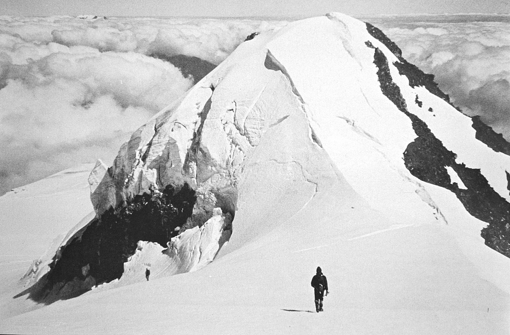 click on the photo to download the original image

Snow Dome from Whitcombe - Philip Castle