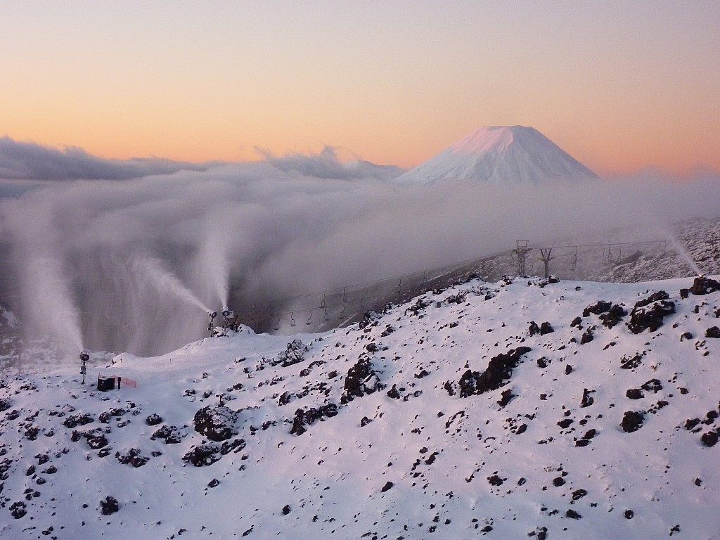 click on the photo to download the original image

2010-07-10 17.19.09 P1010345 Simon