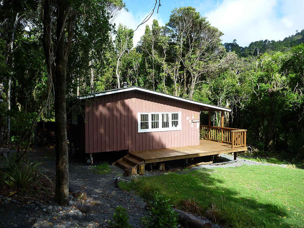 click on the photo to download the original image

2010-01-04 09.56.45 P1000594 Simon