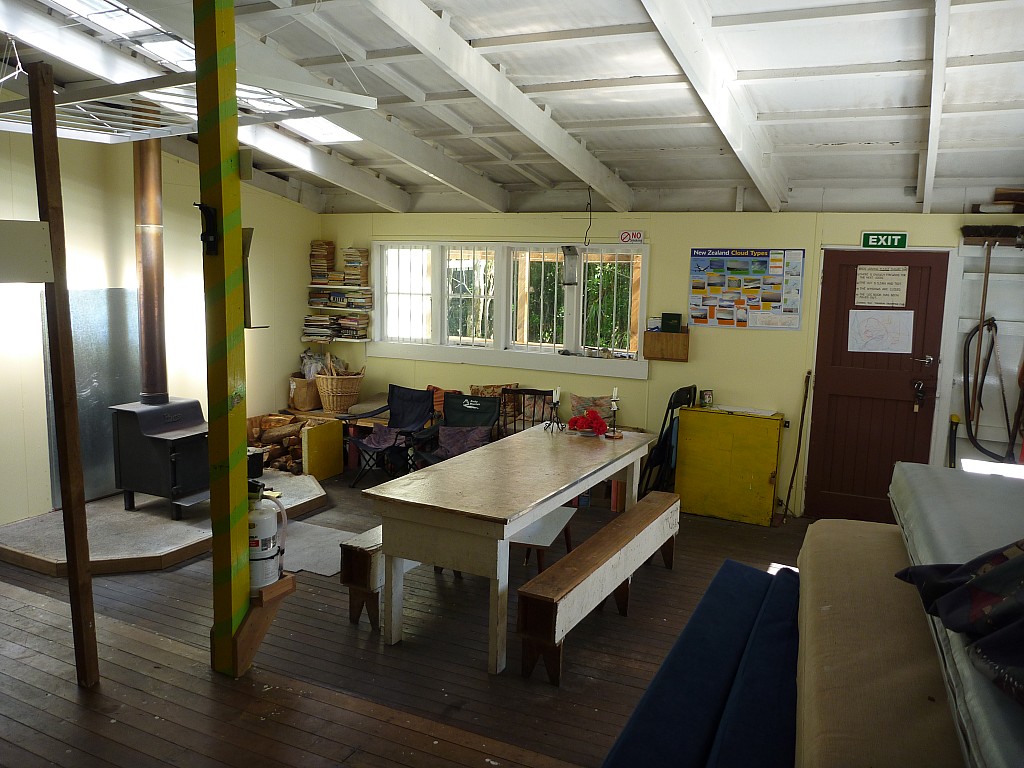 click on the photo to download the original image

2010-01-04 10.23.54 P1000606 Simon