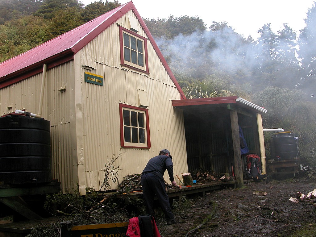click on the photo to download the original image

2004-09-fieldhut-newcolours