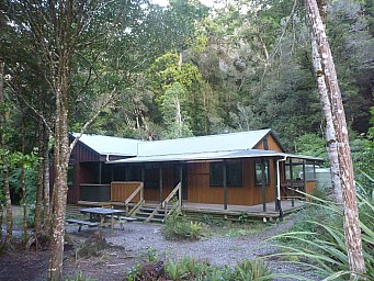 Atiwhakatu Hut  
