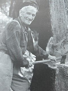 19 Joe and Axe and Shavings.jpg: 960x1280, 1570k (2024 Sep 19 09:47)