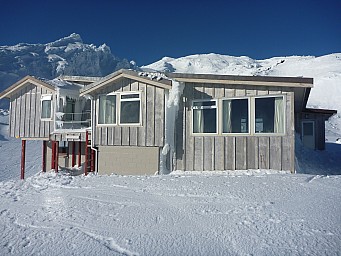 2011-07-18 09.38.00 P1020705 Simon Tararua Lodge.jpeg: 4000x3000, 5800k (2014 Jul 21 07:30)