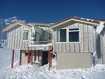 2011-07-18 09.38.46 P1020706 Simon Tararua Lodge.jpeg: 4000x3000, 5593k (2014 Jul 21 07:31)