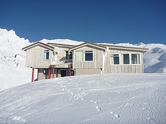 2011-07-18 15.33.20 P1020715 Simon  Tararua Lodge.jpeg: 4000x3000, 4933k (2014 Jul 21 07:31)