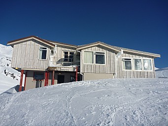 2011-07-18 15.33.51 P1020716 Simon Tararua Lodge.jpeg: 4000x3000, 5461k (2014 Jul 21 07:31)