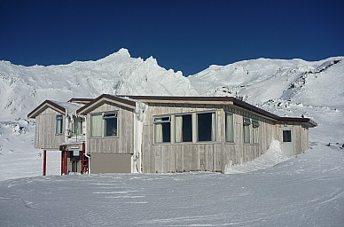 2011-07-18 15.34.32 P1020717 Simon  Tararua Lodge_cr.jpeg: 4000x2642, 4160k (2014 Jul 21 07:31)