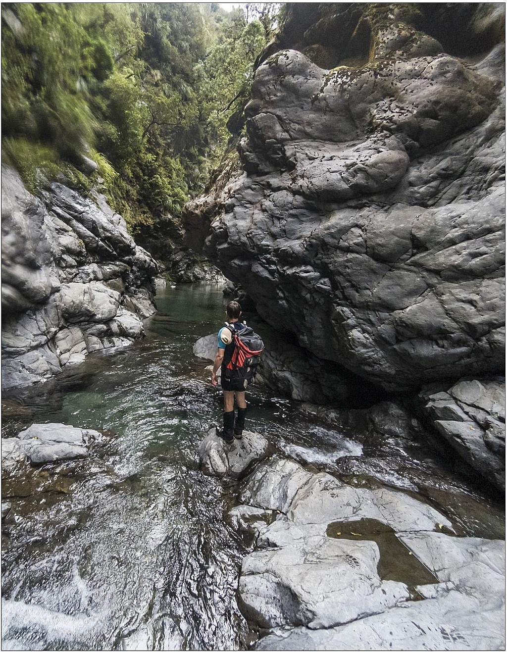 click on the photo to download the original image

Upper R2