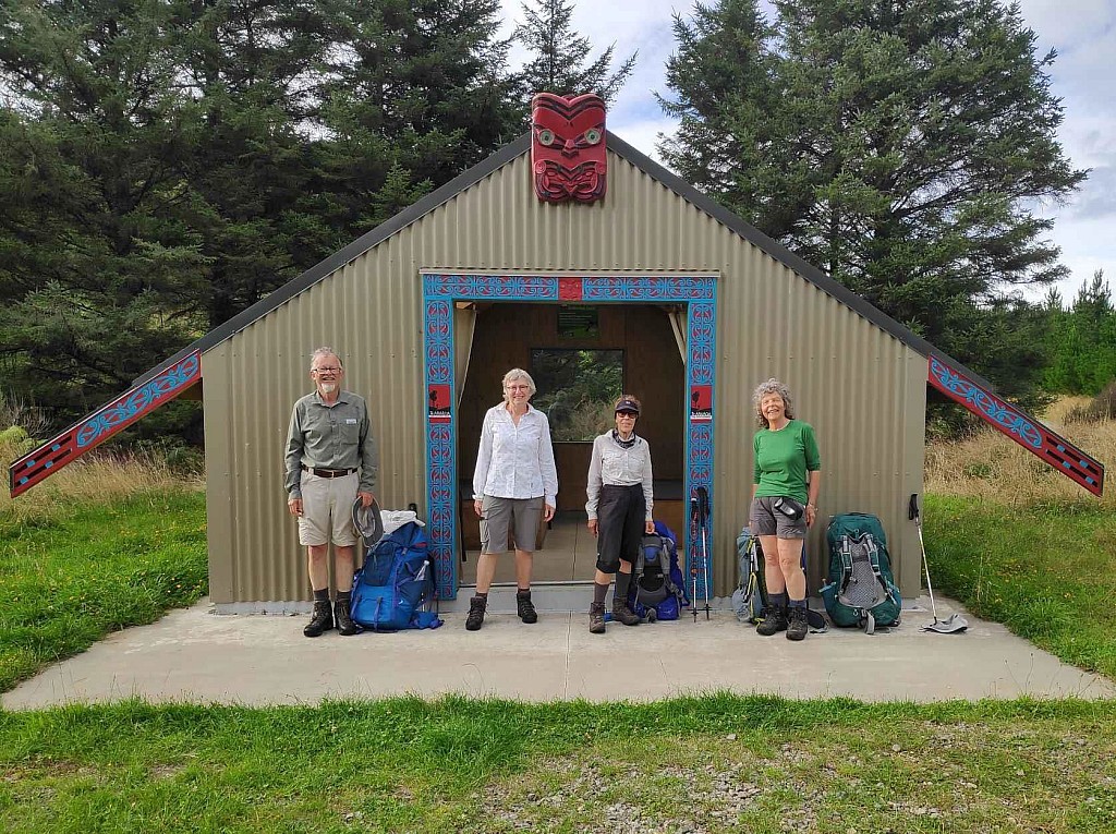 click on the photo to download the original image

Palmy1