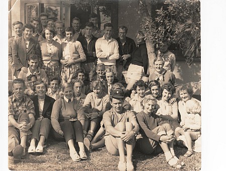 click on the photo and click again on the photo to download the original image

19qq Hopper group