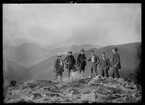 click on the photo and click again on the photo to download the original image

19qq img011