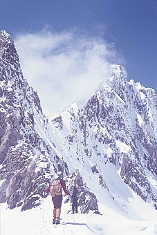 click on the photo and click again on the photo to download the original image
1976 4. TTC members on Fox Glacier neve, Mt Douglas beyond Photo Ian Baine copy click on the photo and click again on the photo to download the original image
1976 4. TTC members on Fox Glacier neve, Mt Douglas beyond Photo Ian Baine copy