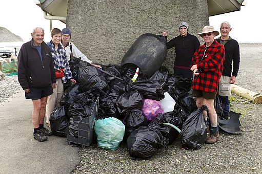 click on the photo and click again on the photo to download the original image
2013-08-14 TTC members with rubbish collected from Makara Beach, KNOWLES AJK_1010936 click on the photo and click again on the photo to download the original image
2013-08-14 TTC members with rubbish collected from Makara Beach, KNOWLES AJK_1010936