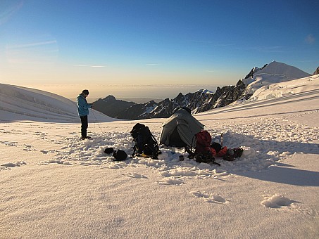 click on the photo and click again on the photo to download the original image
HCL Tararua TC Simon Bell Setting up mountain radio on the upper Balfour Glacier click on the photo and click again on the photo to download the original image
HCL Tararua TC Simon Bell Setting up mountain radio on the upper Balfour Glacier